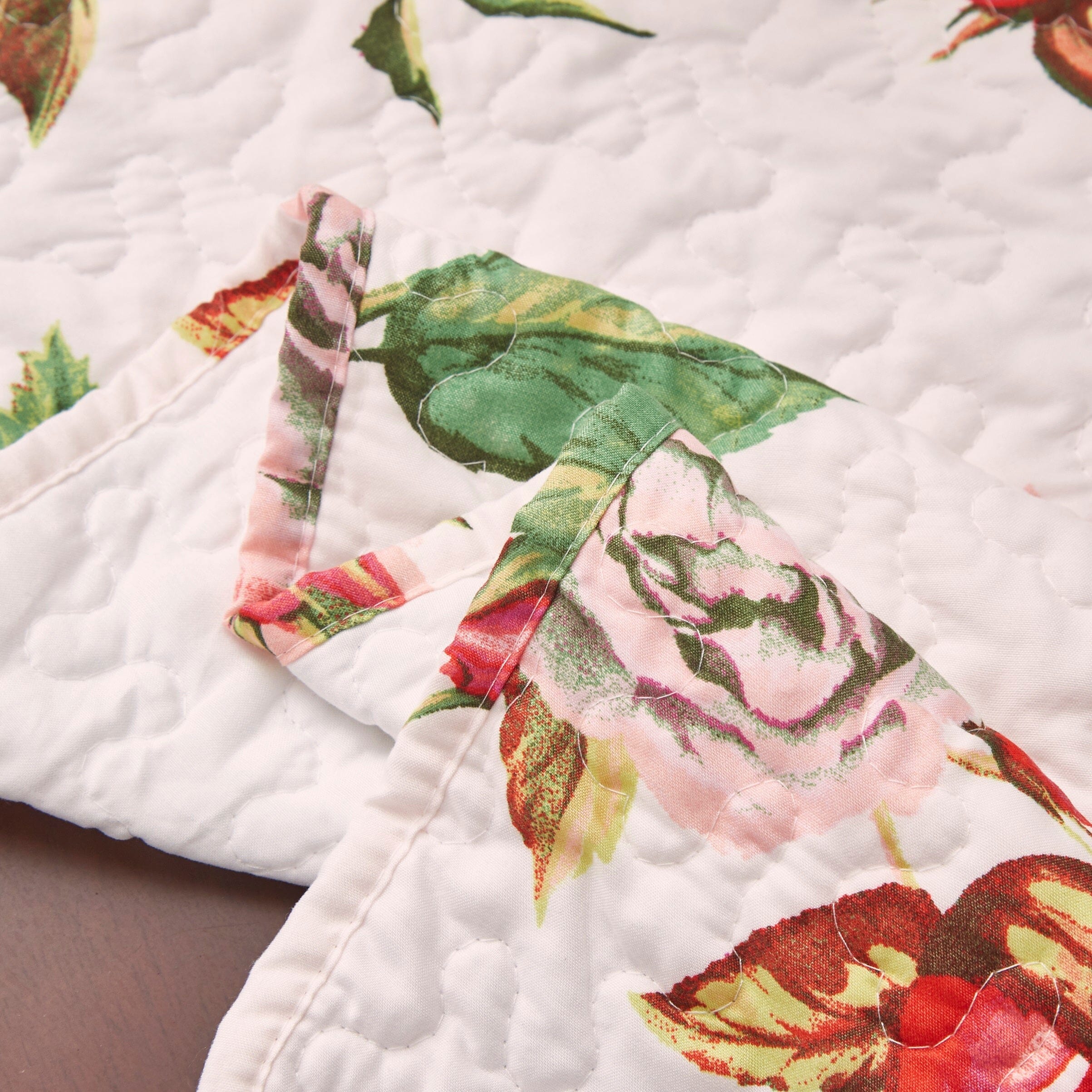 Romantic Roses Pink Quilted Dining Table Runner