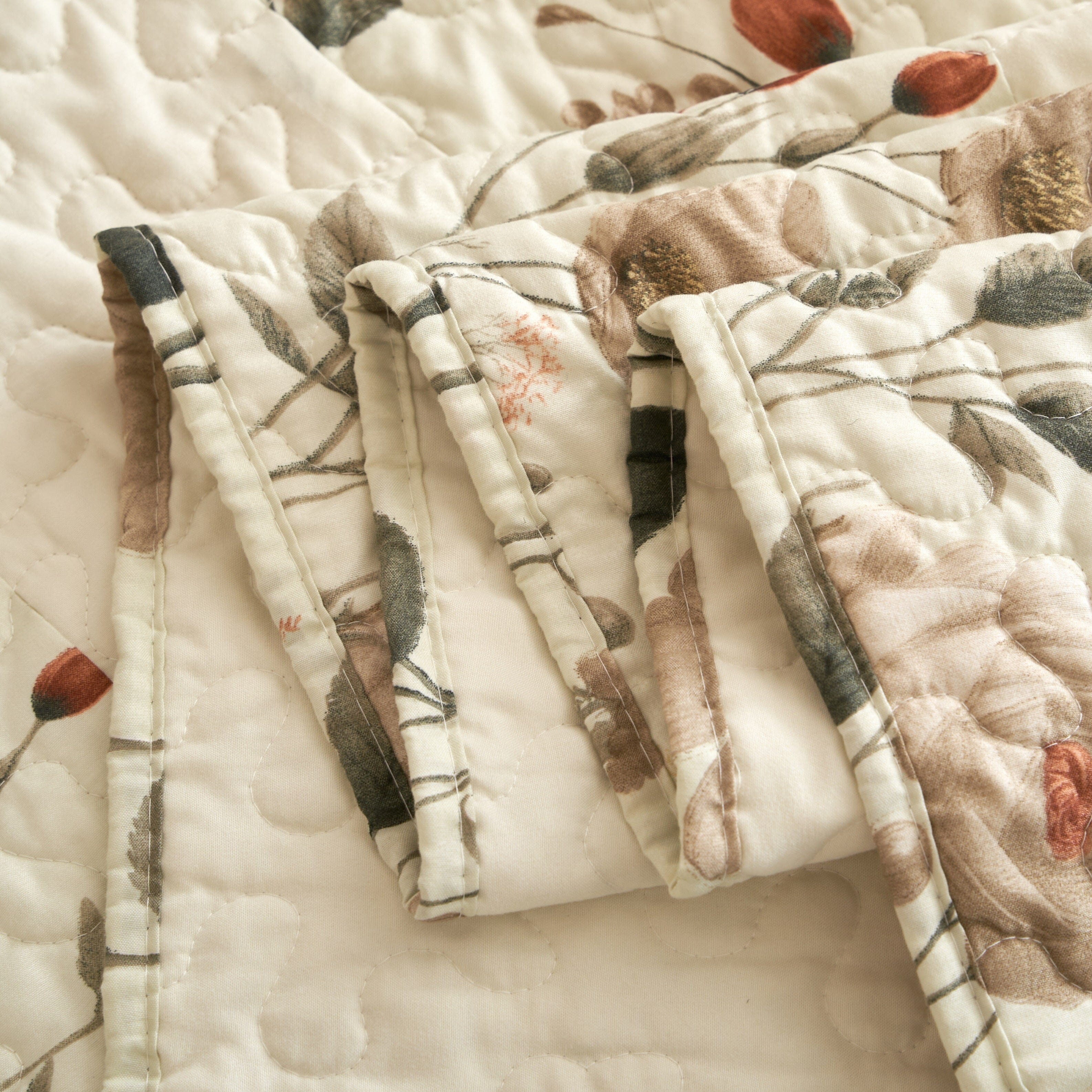 Enchanted Meadow Floral Quilt Set