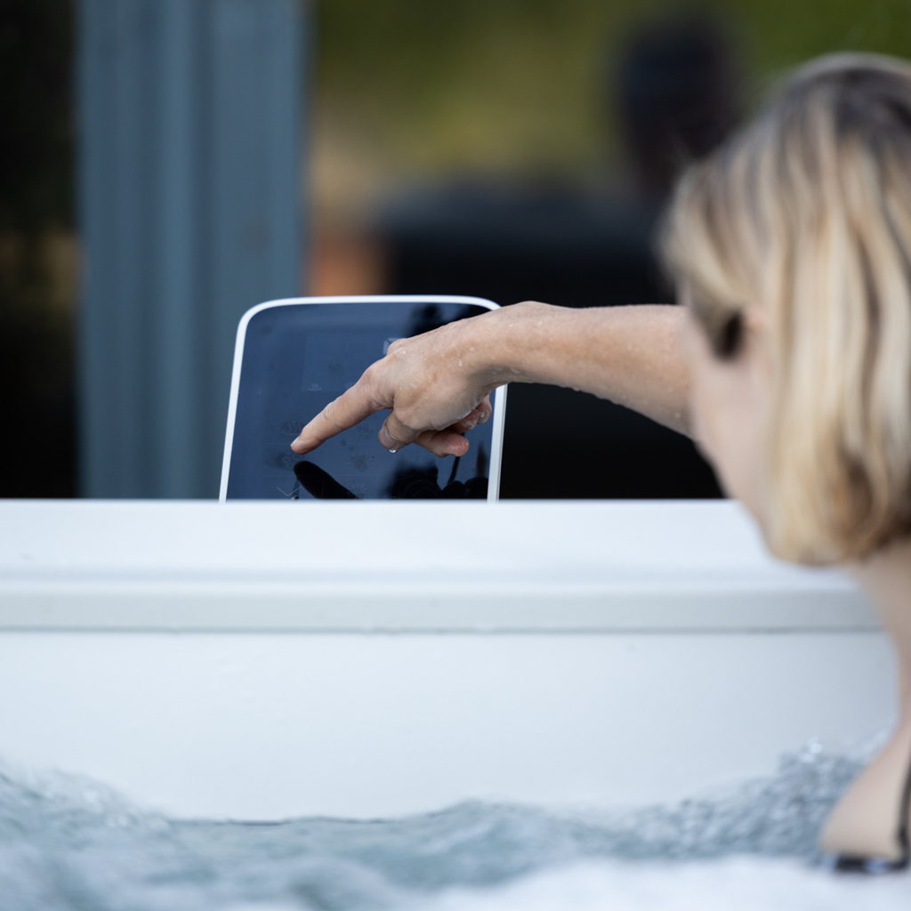 Lighted, Rigid Hot Tub & Spa 6 Person