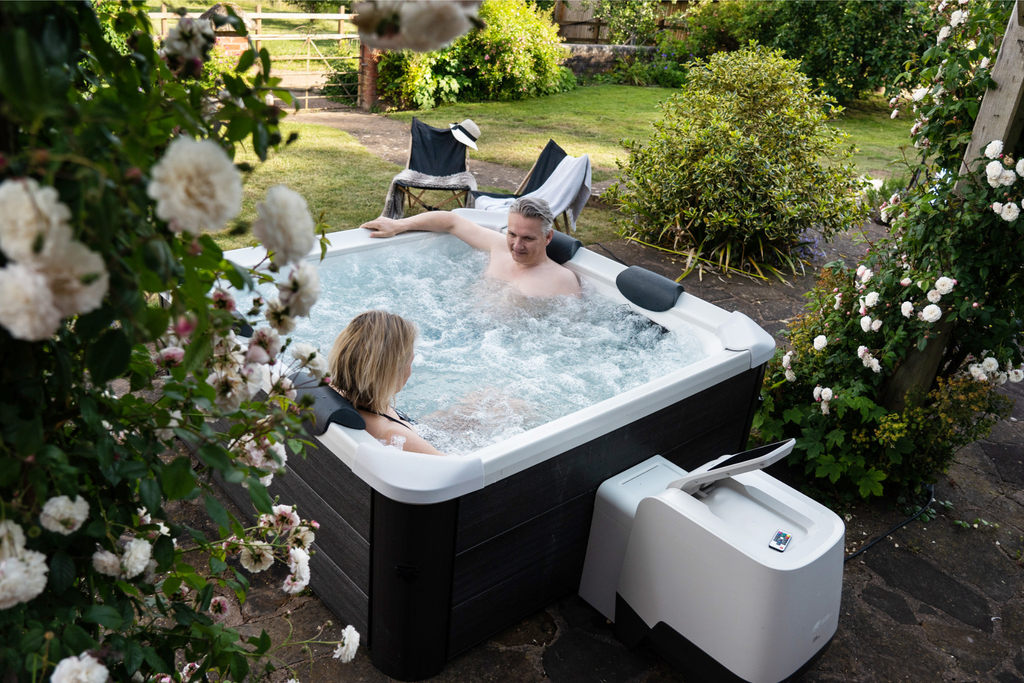 Lighted, Rigid Hot Tub & Spa 6 Person