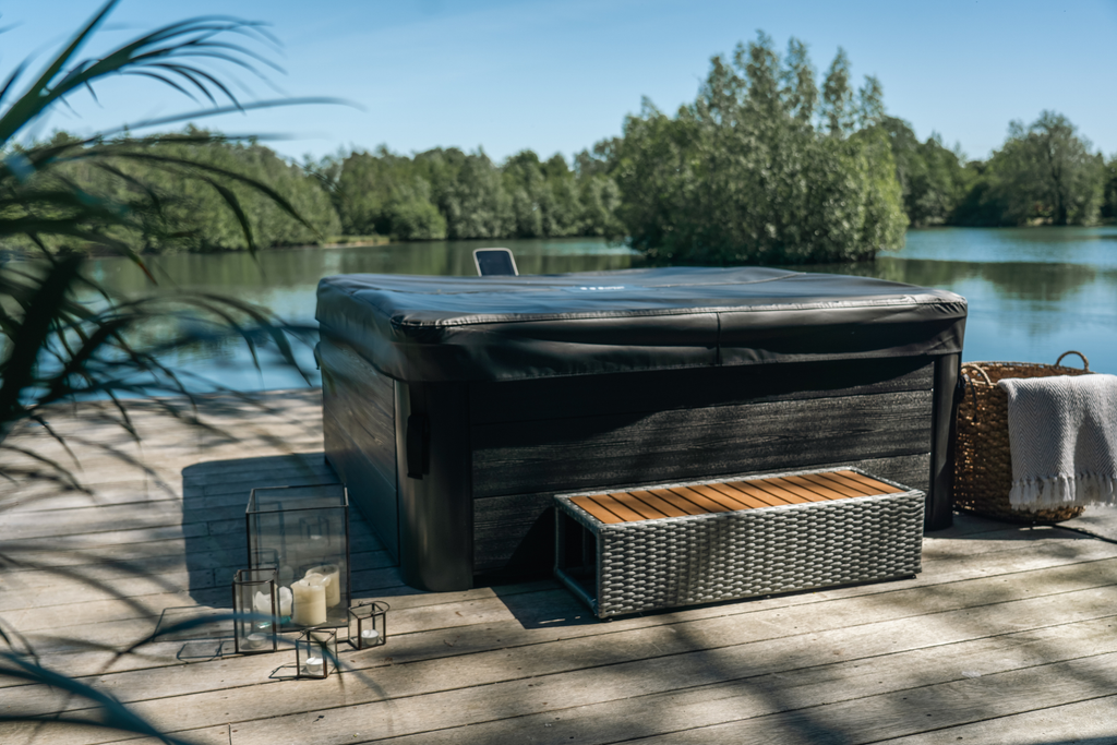 Lighted, Rigid Hot Tub & Spa 6 Person