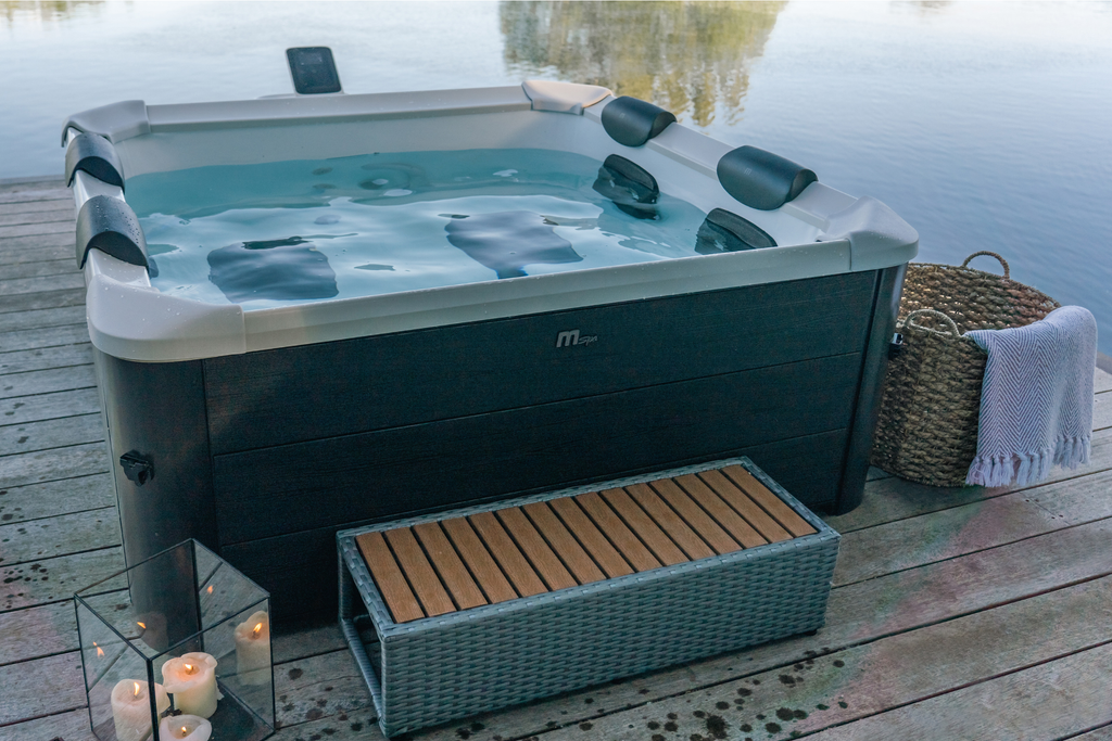 Lighted, Rigid Hot Tub & Spa 6 Person