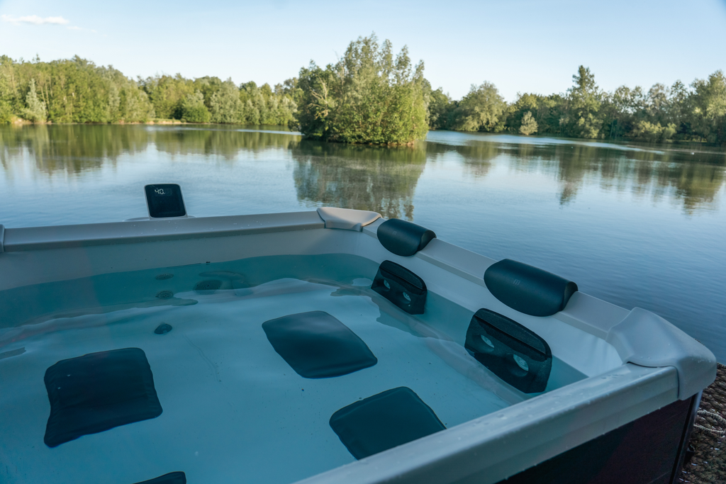 Lighted, Rigid Hot Tub & Spa 6 Person