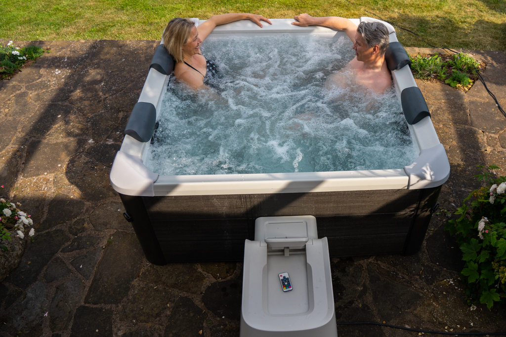 Lighted, Rigid Hot Tub & Spa 6 Person