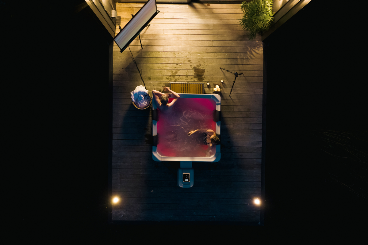 Lighted, Rigid Hot Tub & Spa 6 Person