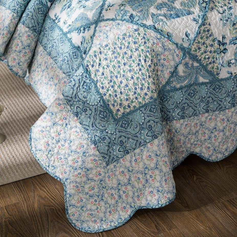 Scalloped Cotton Patchwork Quilt Set