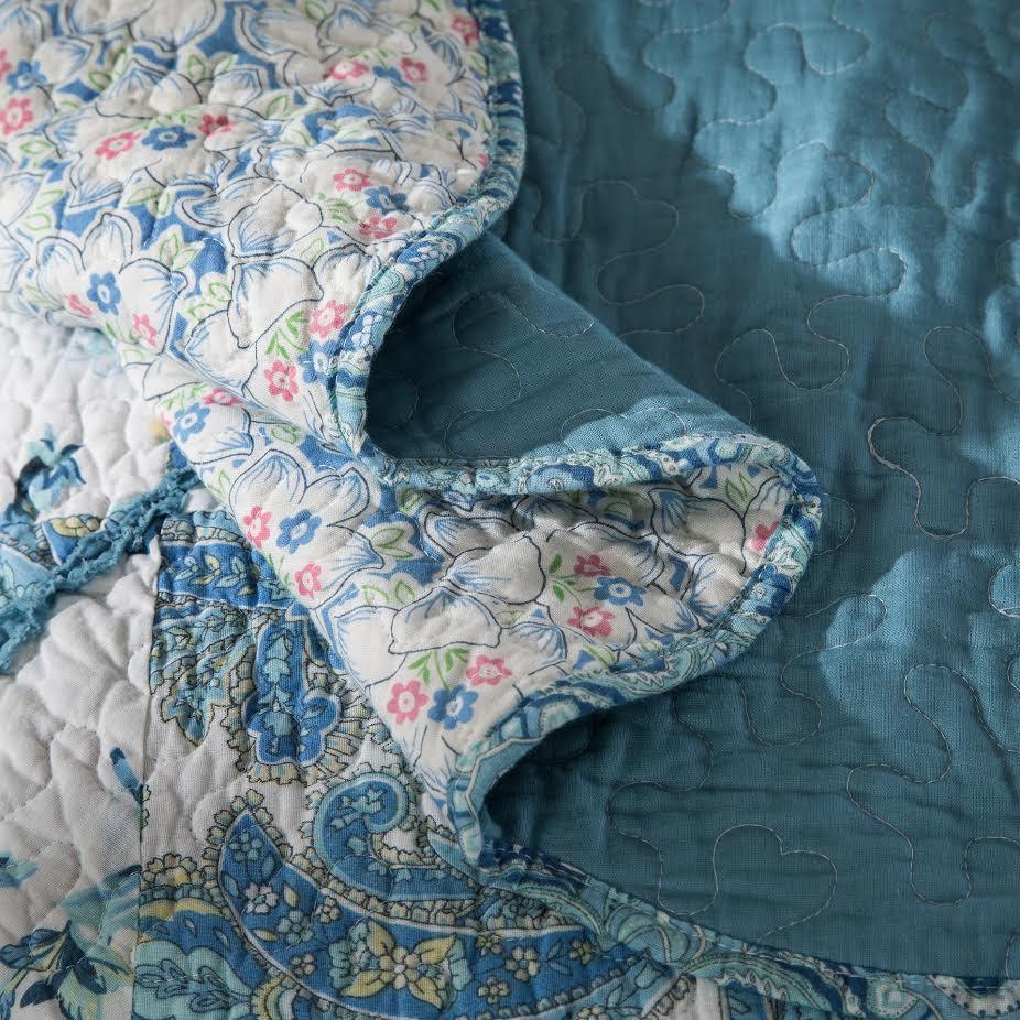 Scalloped Cotton Patchwork Quilt Set