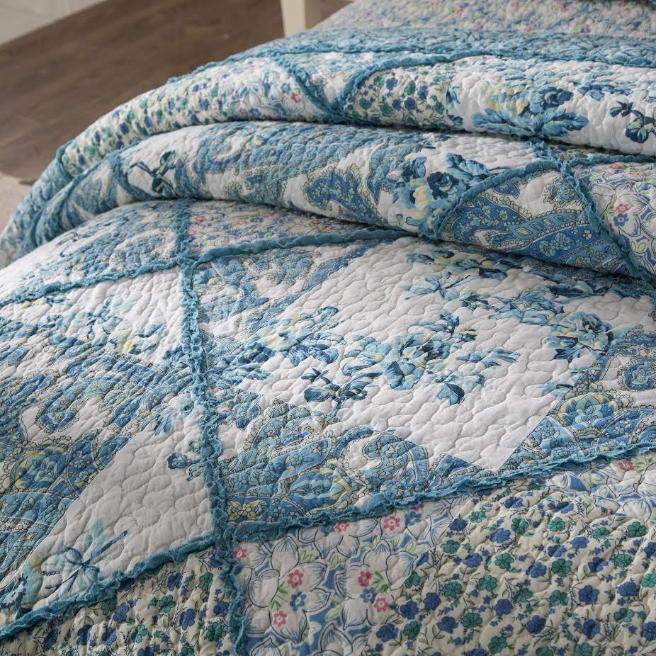 Scalloped Cotton Patchwork Quilt Set