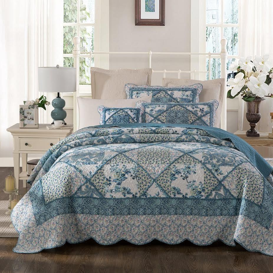 Scalloped Cotton Patchwork Quilt Set