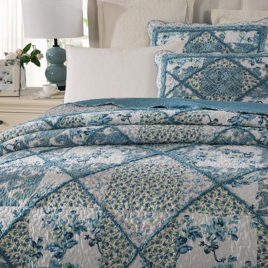 Scalloped Cotton Patchwork Quilt Set